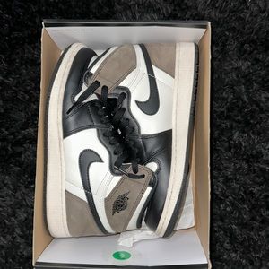 AIR JORDAN 1 MOCHA.